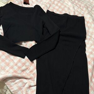 SALE 💕Black Long Sleeve Crop Top and Skirt Set sweater material
